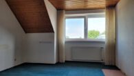 Dachgeschoss! 3-Zimmer Eigentumswohnung mit Loggia, Garage und Kamin, ruhige Stadtrandlage in Borken - Schlafzimmer